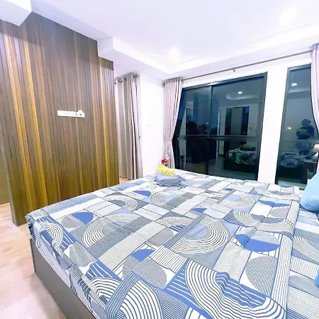 市中心4卧6卫别墅/步行街8分钟/门口711 Pattaya