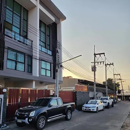 Villa 市中心4卧6卫别墅/步行街8分钟/门口711 *