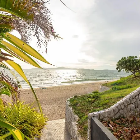 At 5 Mins Walk 3bdr Pool For Groups And Family Pattaya