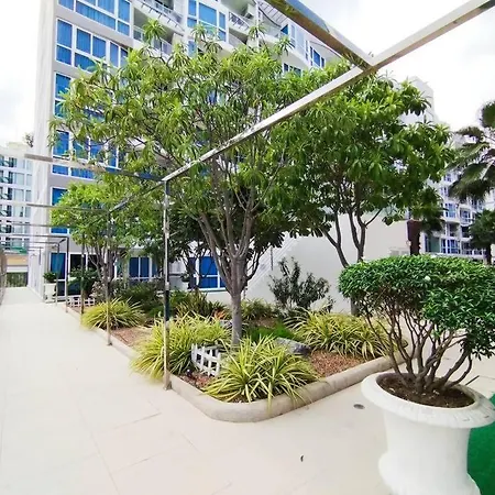 Grand Avenue Apartment