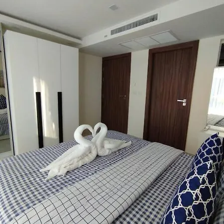 Grand Avenue Apartment *