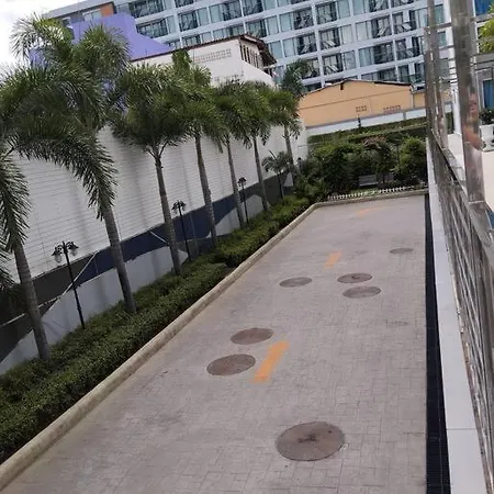 Grand Avenue Apartment