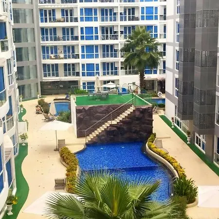 Grand Avenue Apartment