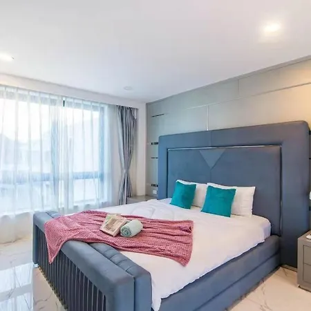芭堤雅棕榈泉8卧豪华泳池别墅 Pattaya