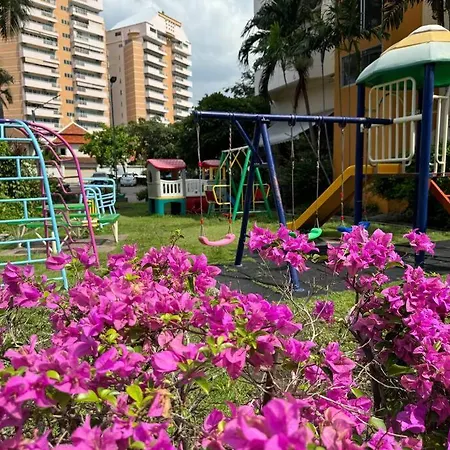 高端公寓 素万那普机场坐大巴到芭提雅终点站一墙之隔 可住3人 月月租 Apartment
