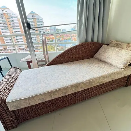 Apartment 高端公寓 素万那普机场坐大巴到芭提雅终点站一墙之隔 可住3人 月月租 Pattaya