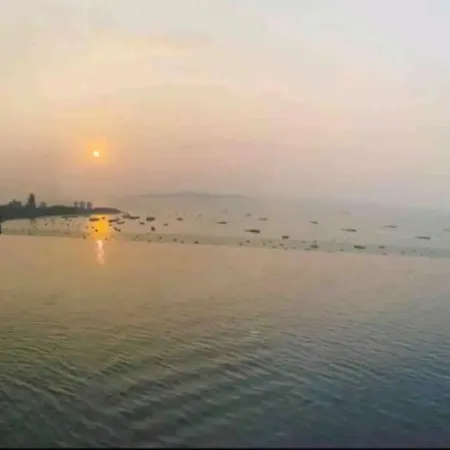 市中心中心海centric Sea/网红海景天空泳池/距海边200米/近6巷步行街/在购物商圈里 Apartment Pattaya