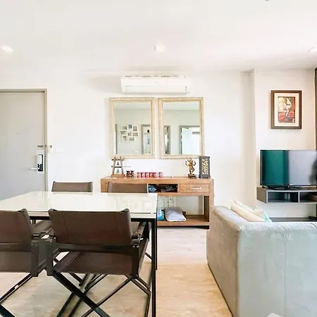 Perfect For 5 Guests, Sea View, 2 Pools, Sport Studio, Netflix Apartment *