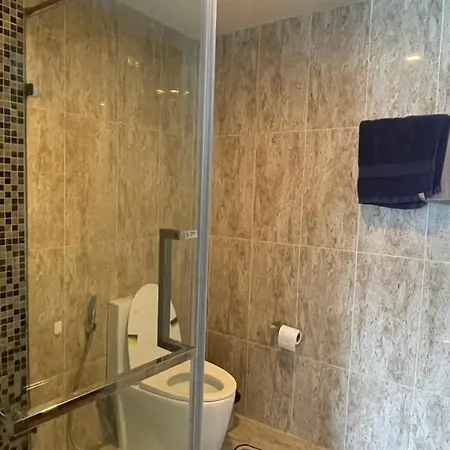 林荫大道豪华两房 Grand Avenue Luxurious 2 Bedroom Apartment *