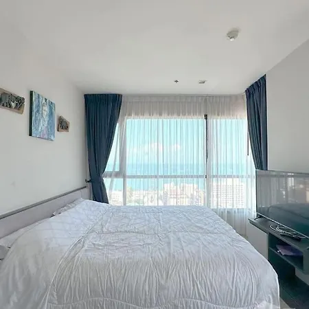 Apartment Perfect For 5 Guests, Sea View, 2 Pools, Sport Studio, Netflix