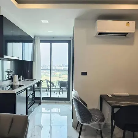 芭提雅市中心豪华公寓千禧大厦 Apartment