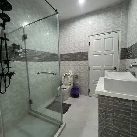 Villa Pool By Penny *