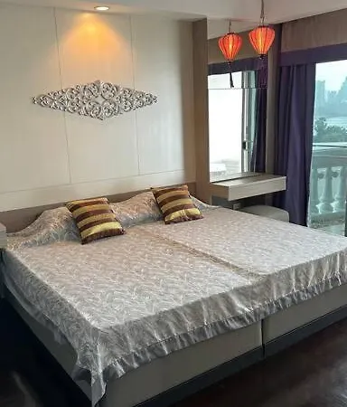 Apartment Private Spacious Pool And Panoramic Seaview From Balconies, 3 Bedroom In Pattaya