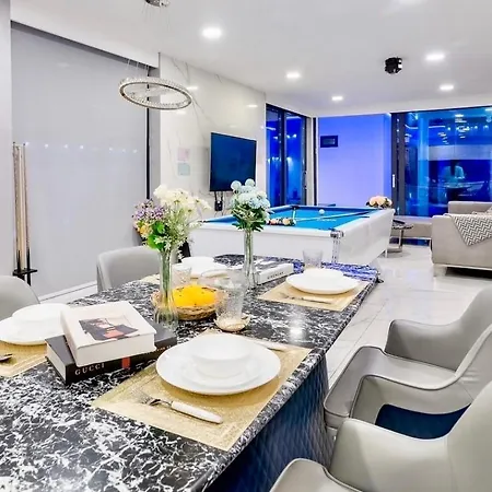 Villa Palm Spring 豪华四卧泳池别墅
