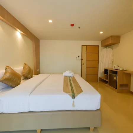 Iris Palace Hotel 5*