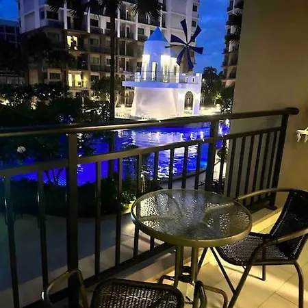 Apartment Arcadia Condo: Spacious 3-room With Entertainment & Amenities *