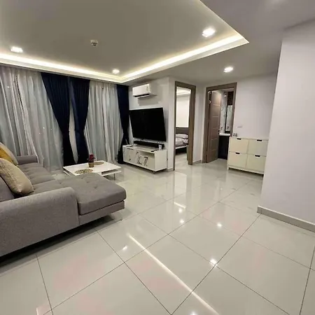 Apartment Arcadia Condo: Spacious 3-room With Entertainment & Amenities Pattaya