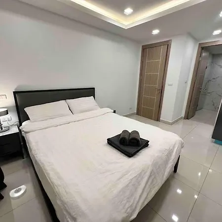 Arcadia Condo: Spacious 3-room With Entertainment & Amenities Apartment