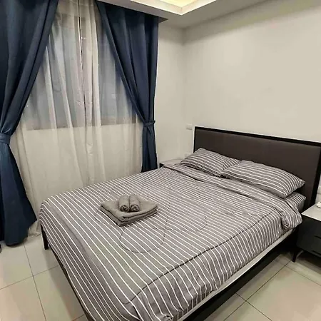 Apartment Arcadia Condo: Spacious 3-room With Entertainment & Amenities