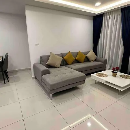 Arcadia Condo: Spacious 3-room With Entertainment & Amenities Apartment