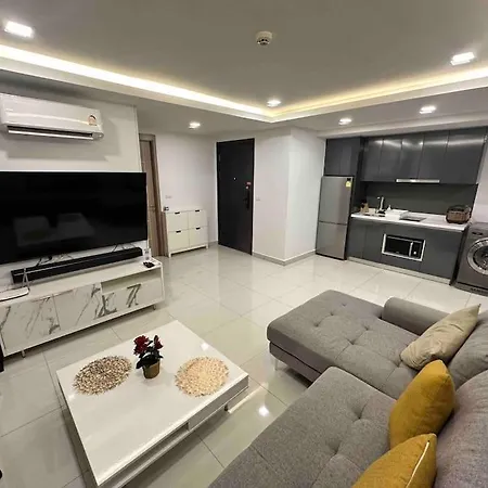 Apartment Arcadia Condo: Spacious 3-room With Entertainment & Amenities Pattaya