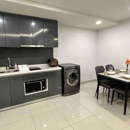 Arcadia Condo: Spacious 3-room With Entertainment & Amenities Pattaya