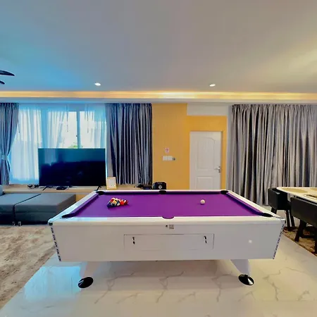 Hotel Rosewood Pool 3 Pattaya
