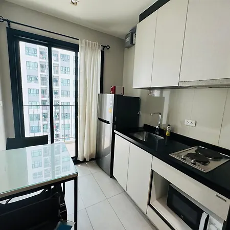 芭提雅市中心网红公寓the Base Central Pattaya