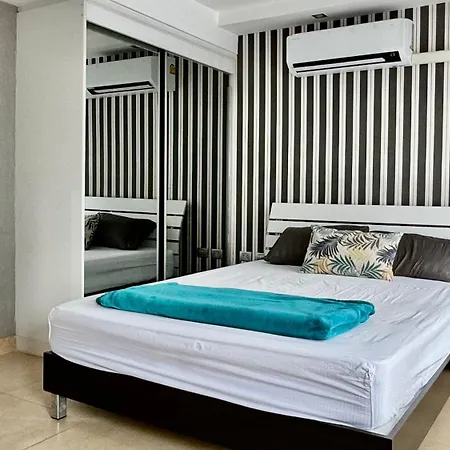 Cozy Centara Downtown Apartment