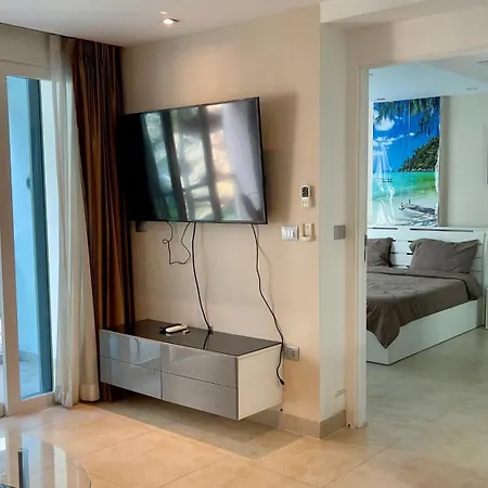 Cozy Centara Downtown Apartment