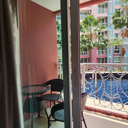 Bee & Pum Building C 106s Apartment