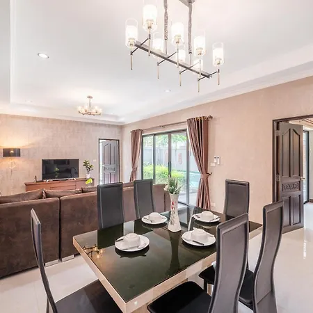 5 Mins Walk Coastal 3 Bdr Private Pool *