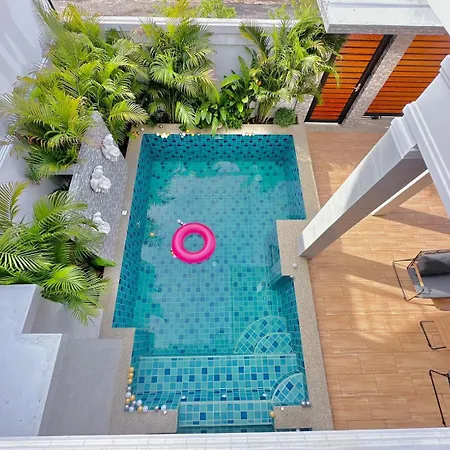 Rosewood Pool 3 Hotel 3*