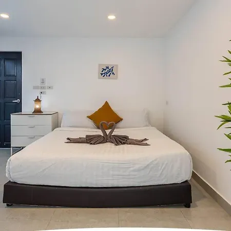 Luxury Pool Center C5 - 5 Bedroom * Pattaya