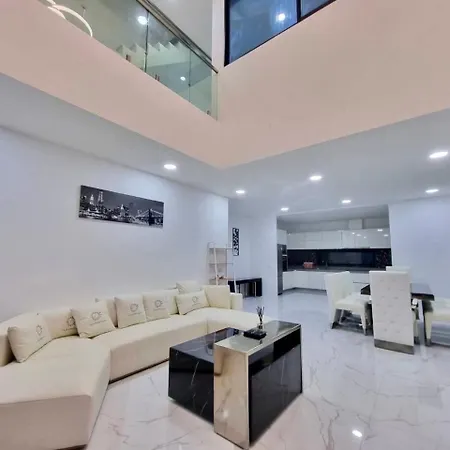 Plam Spring Pool 3 Bedroom Apartment