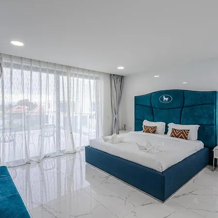Plam Spring Pool 3 Bedroom Apartment