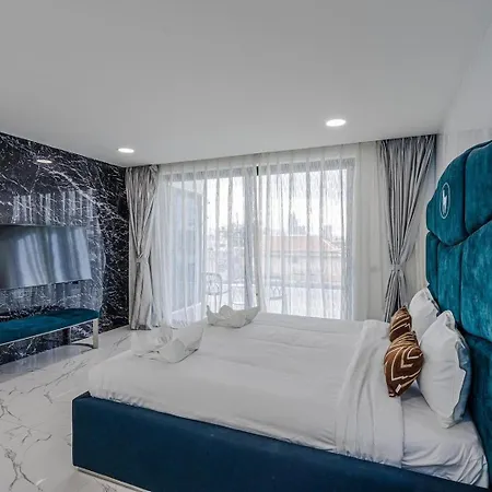 Plam Spring Pool 3 Bedroom Apartment *