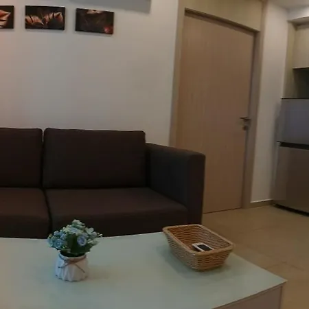 2b Olympus City Garden Apartment *