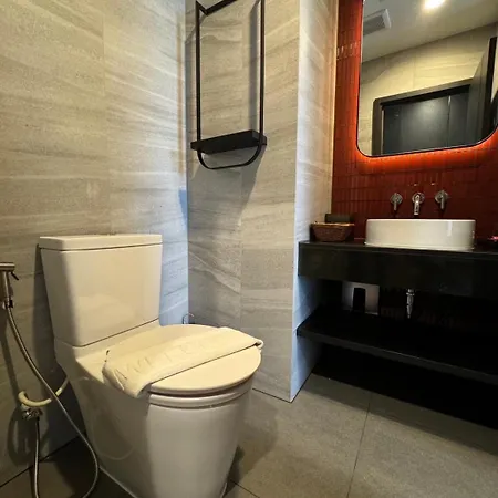 Edge 19th Floor Apartment *