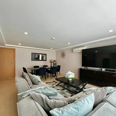 Apartment The Aurora Praatumnak - Luxury Two Bedroom Near The Sea *