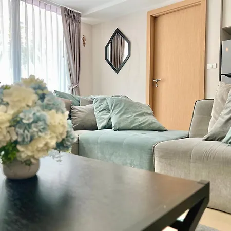 The Aurora Praatumnak - Luxury Two Bedroom Near The Sea