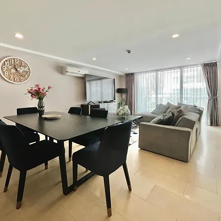 The Aurora Praatumnak - Luxury Two Bedroom Near The Sea Apartment Pattaya