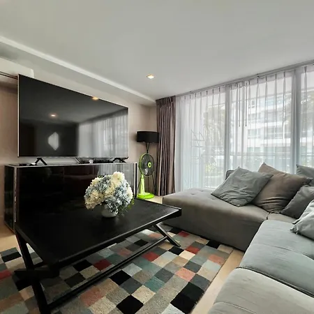The Aurora Praatumnak - Luxury Two Bedroom Near The Sea *