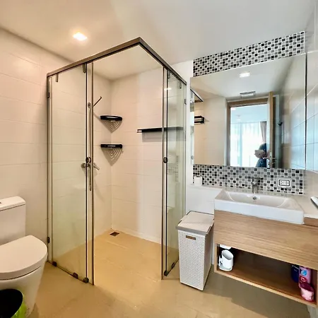 The Aurora Praatumnak - Luxury Two Bedroom Near The Sea * Pattaya