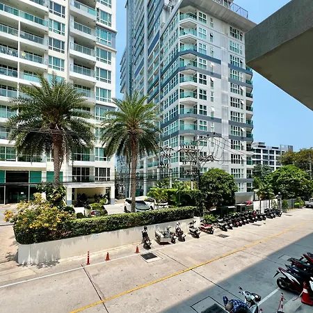 The Aurora Praatumnak - Luxury Two Bedroom Near The Sea Apartment Pattaya