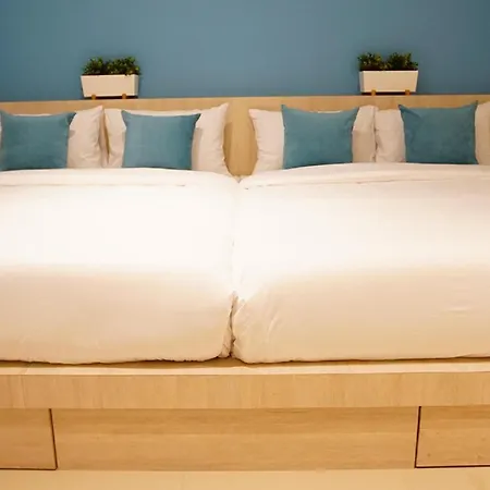 Me U Hotel 2*