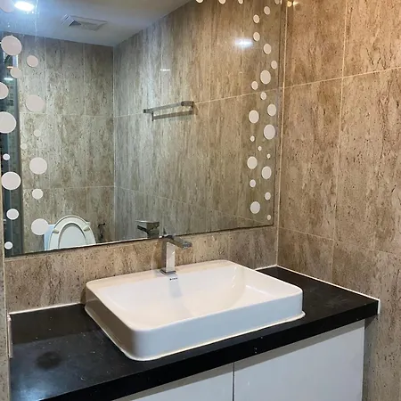 Apartment Grand Avenue 2bedr 2bathr 38and38 Sqm 2rooms Together Poor View Or City View *