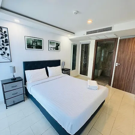 Apartment Grand Avenue 2bedr 2bathr 38and38 Sqm 2rooms Together Poor View Or City View