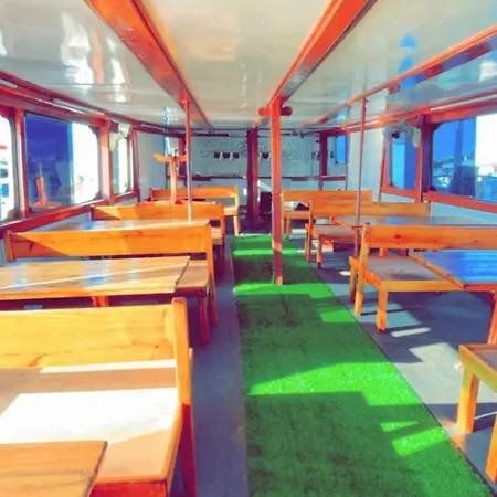 Botel Cryise