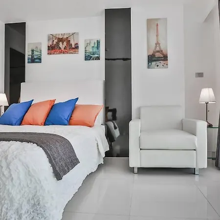 New In Downtown Apartment *